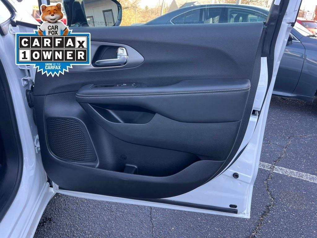Chrysler Pacifica Select 2025