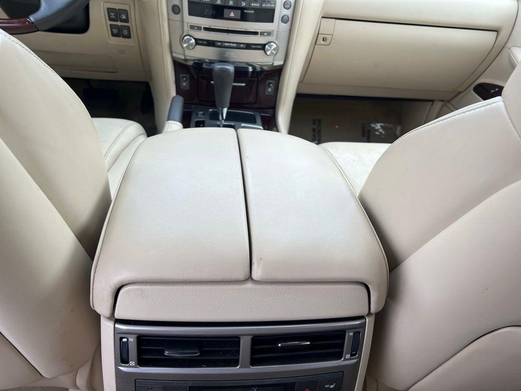 Lexus LX 570 Sport Utility 2013