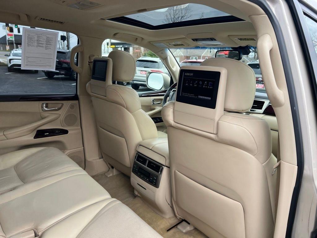 Lexus LX 570 Sport Utility 2013