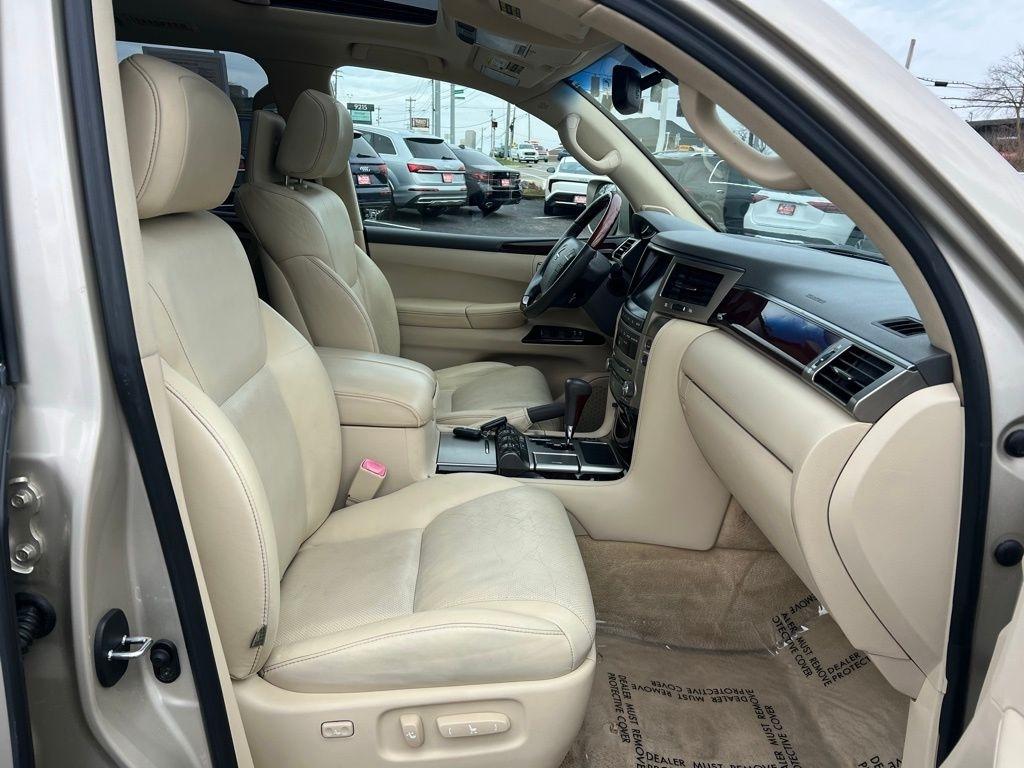 Lexus LX 570 Sport Utility 2013