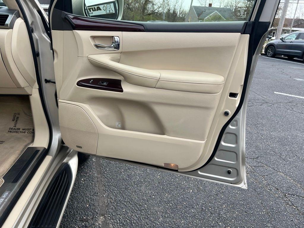 Lexus LX 570 Sport Utility 2013