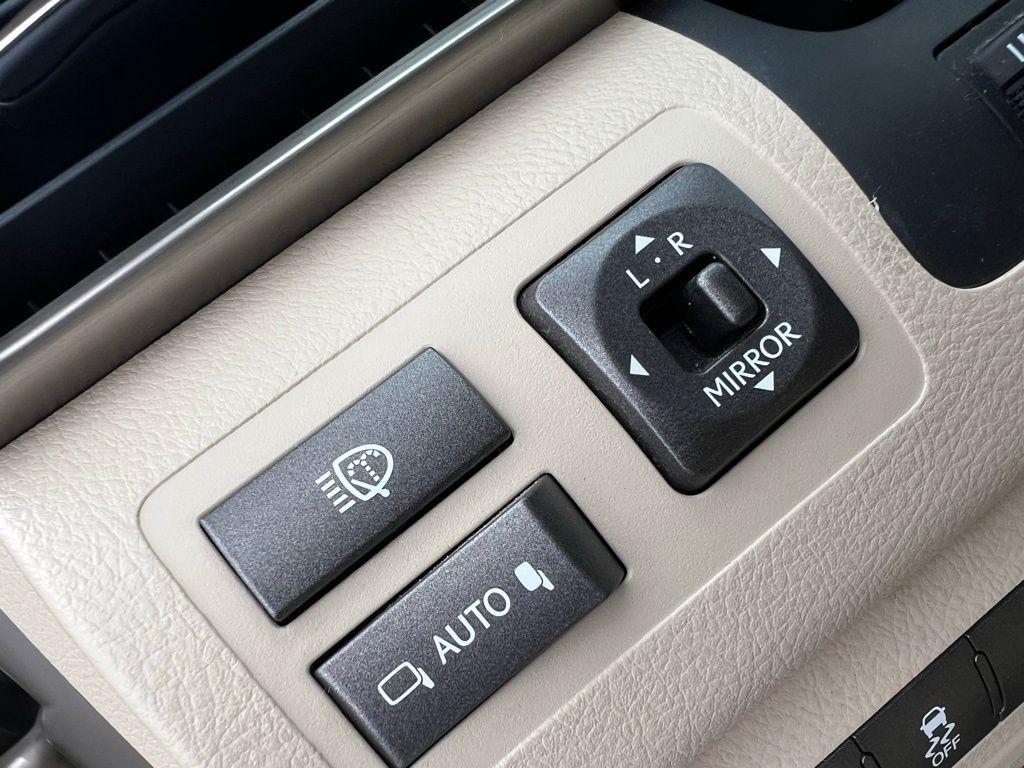 Lexus LX 570 Sport Utility 2013