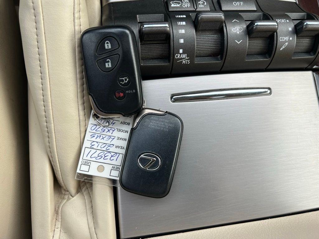 Lexus LX 570 Sport Utility 2013