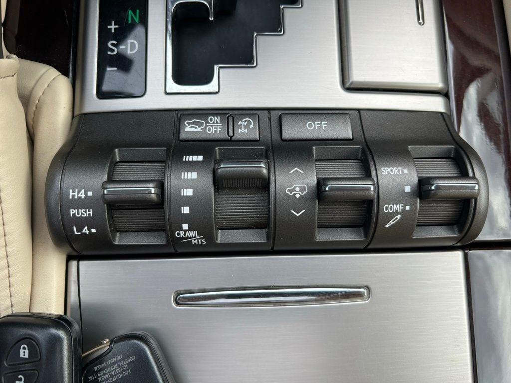 Lexus LX 570 Sport Utility 2013