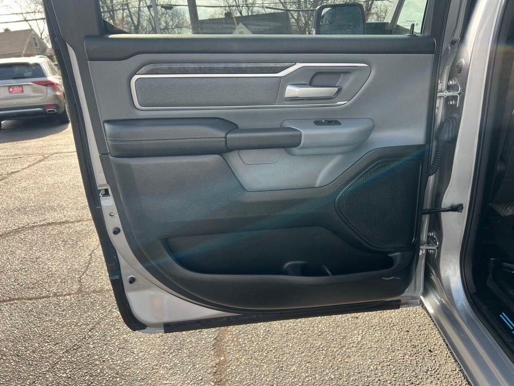 RAM 1500 Big Horn Crew Cab SWB 4WD 2021