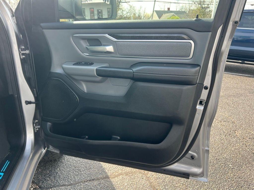 RAM 1500 Big Horn Crew Cab SWB 4WD 2021