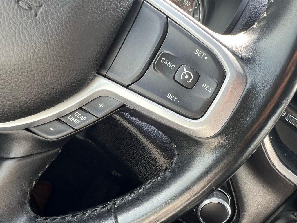 RAM 1500 Big Horn Crew Cab SWB 4WD 2021