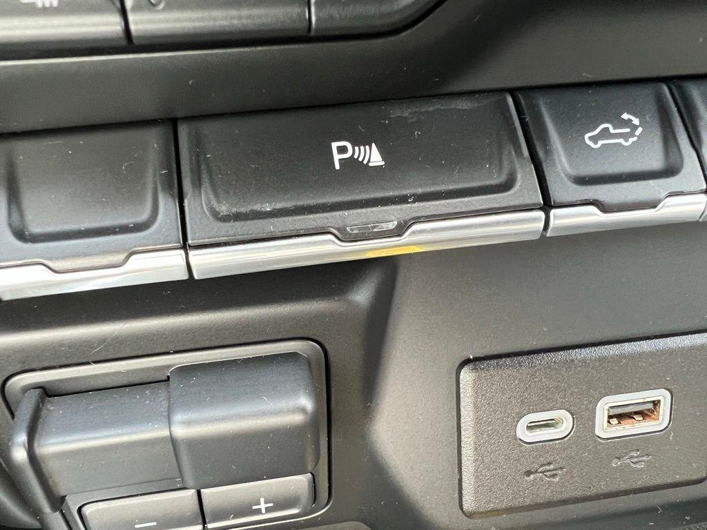 Chevrolet Silverado 1500 Limited LTZ Crew Cab 4WD 2022