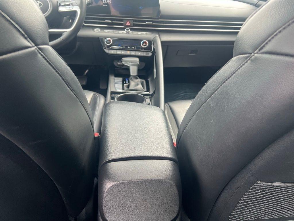 Hyundai Elantra Limited 2024