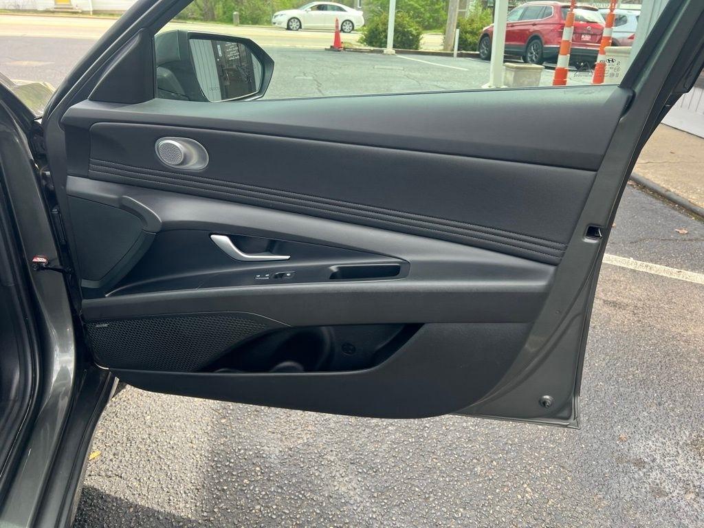 Hyundai Elantra Limited 2024