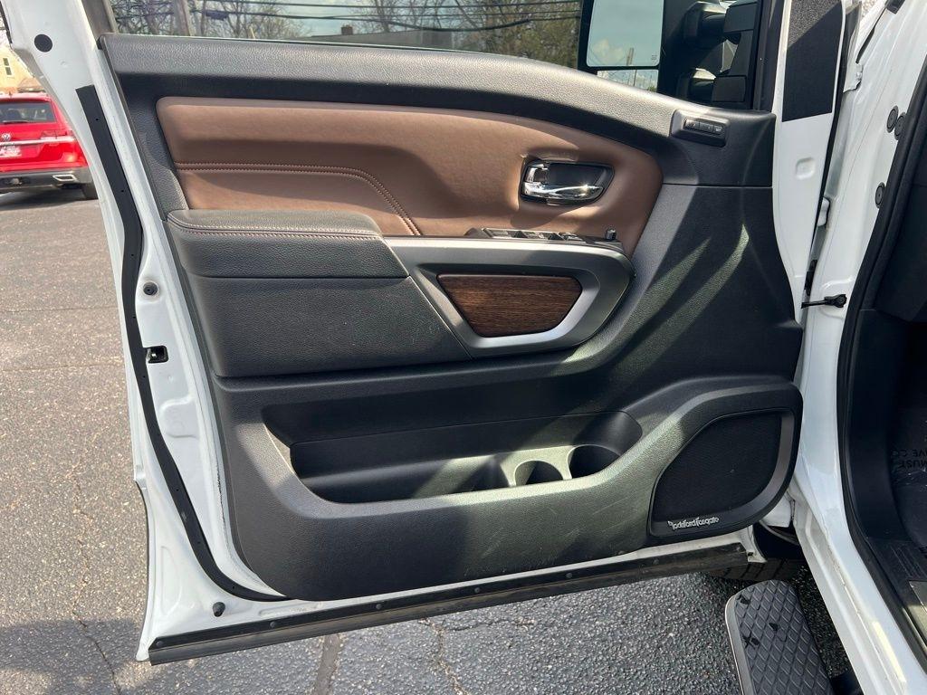 Nissan Titan XD Platinum Reserve 4WD Diesel 2016