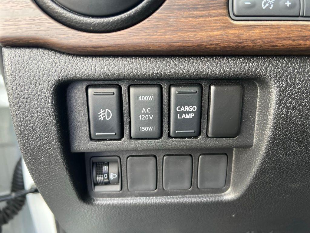 Nissan Titan XD Platinum Reserve 4WD Diesel 2016