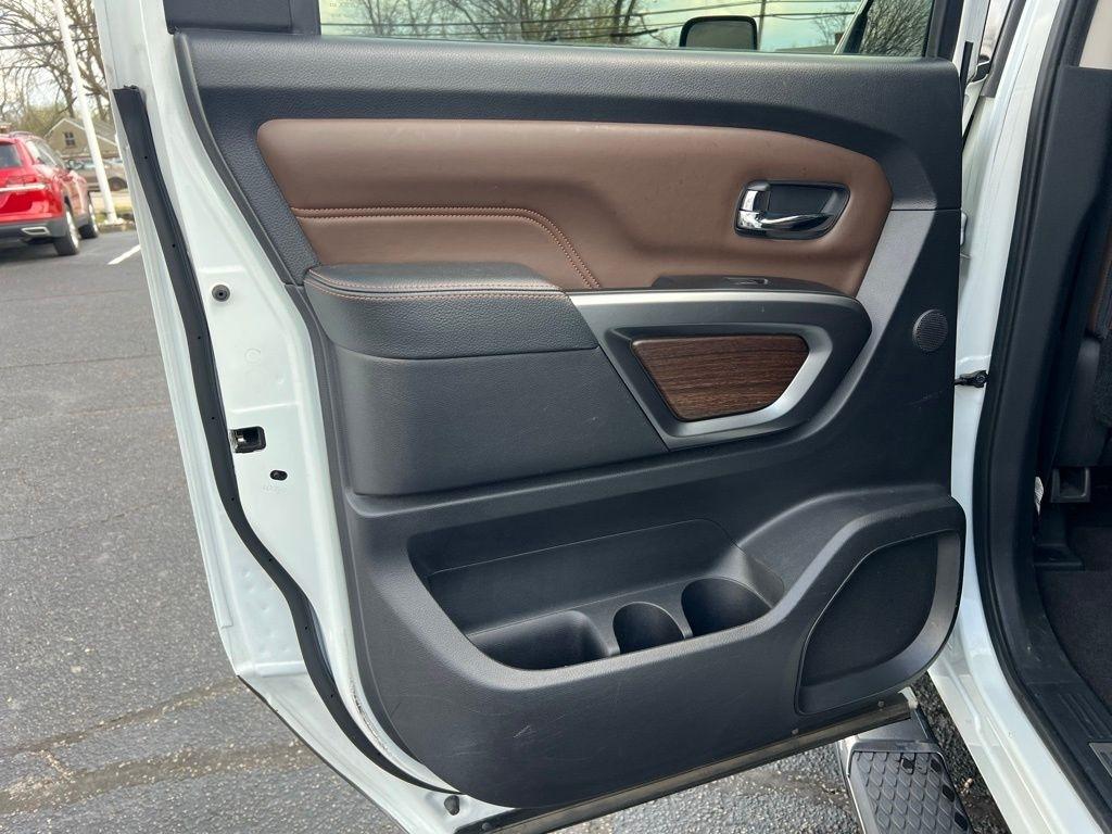 Nissan Titan XD Platinum Reserve 4WD Diesel 2016