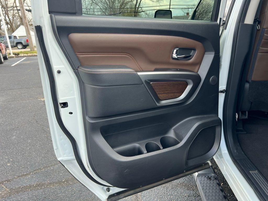 Nissan Titan XD Platinum Reserve 4WD Diesel 2016