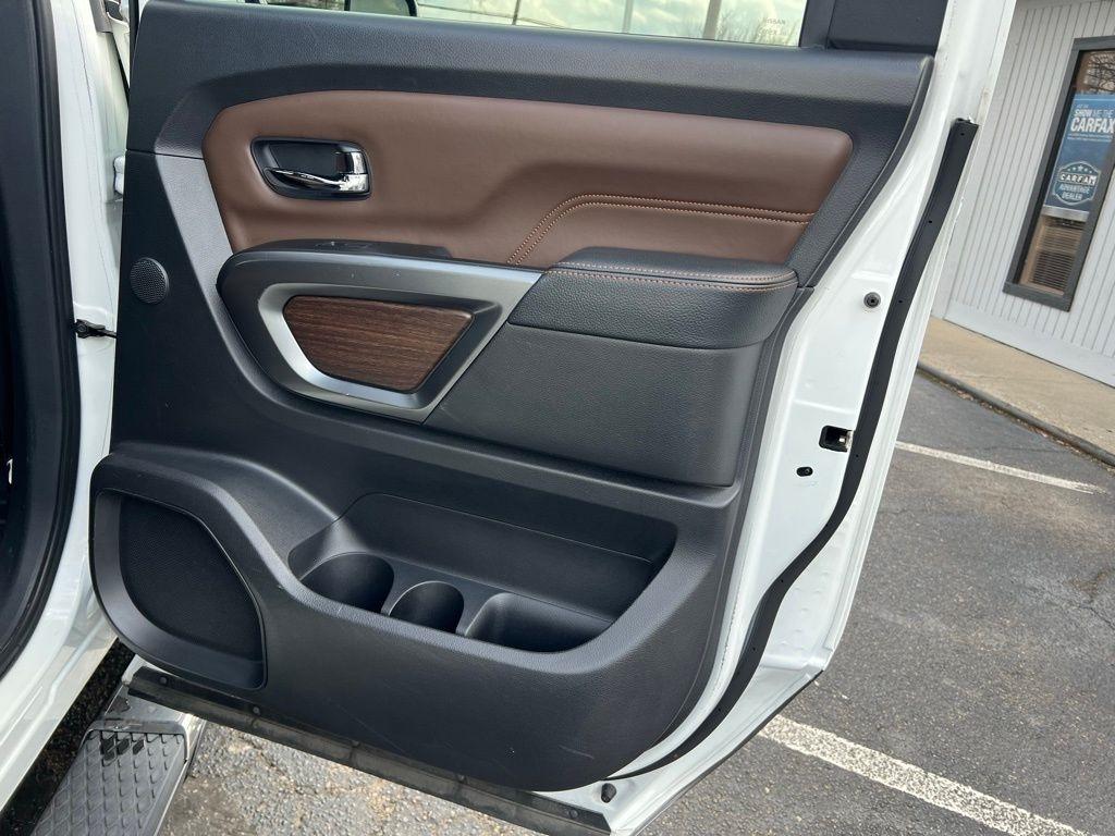 Nissan Titan XD Platinum Reserve 4WD Diesel 2016