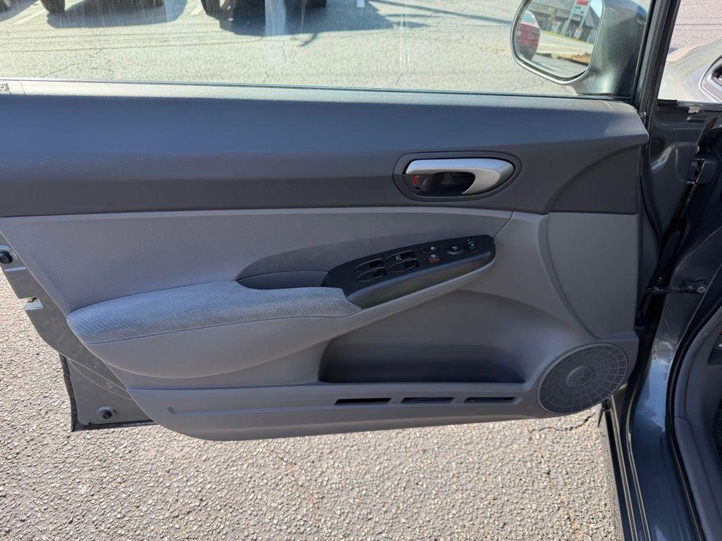 Honda Civic LX Sedan 5-Speed AT 2009