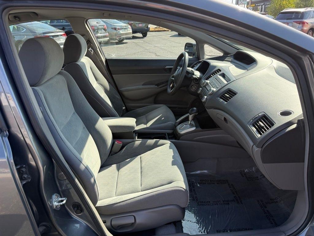 Honda Civic LX Sedan 5-Speed AT 2009