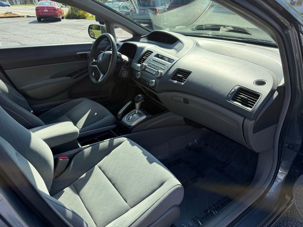 Honda Civic LX Sedan 5-Speed AT 2009