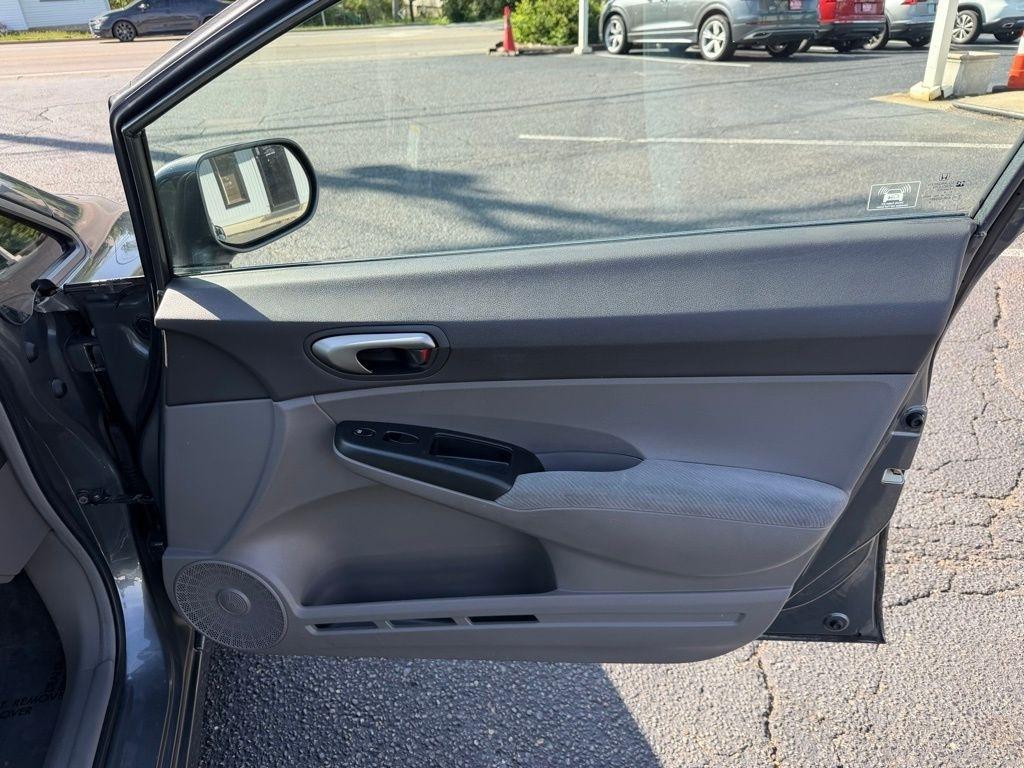 Honda Civic LX Sedan 5-Speed AT 2009