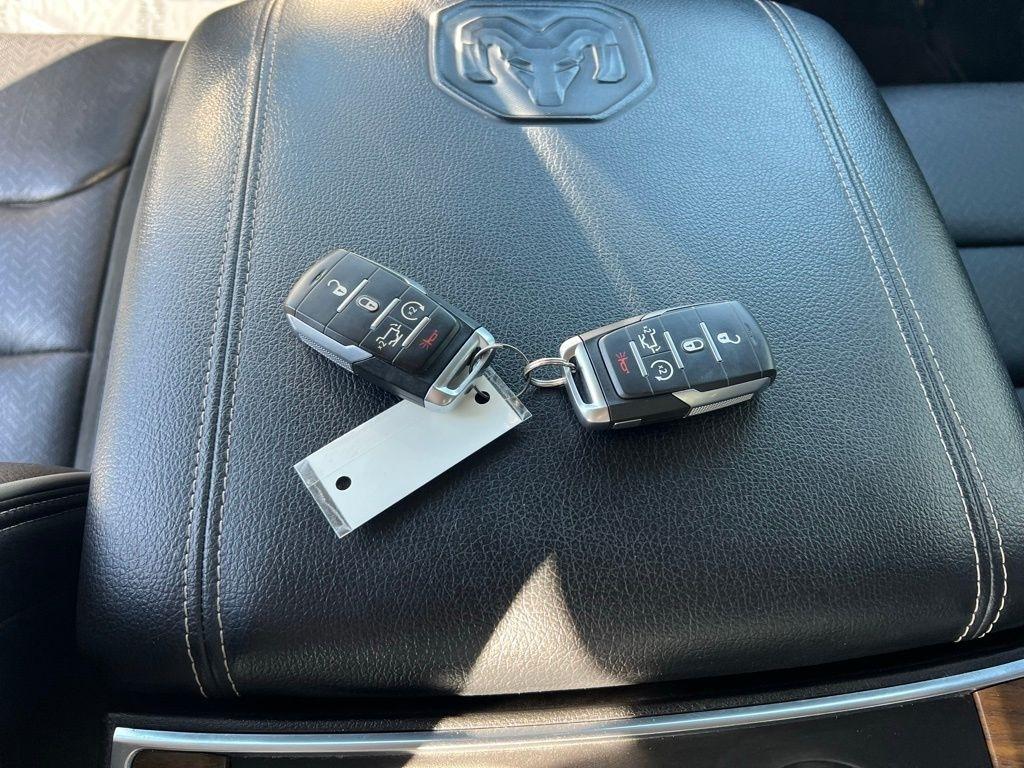 RAM 1500 Laramie Crew Cab SWB 4WD 2022