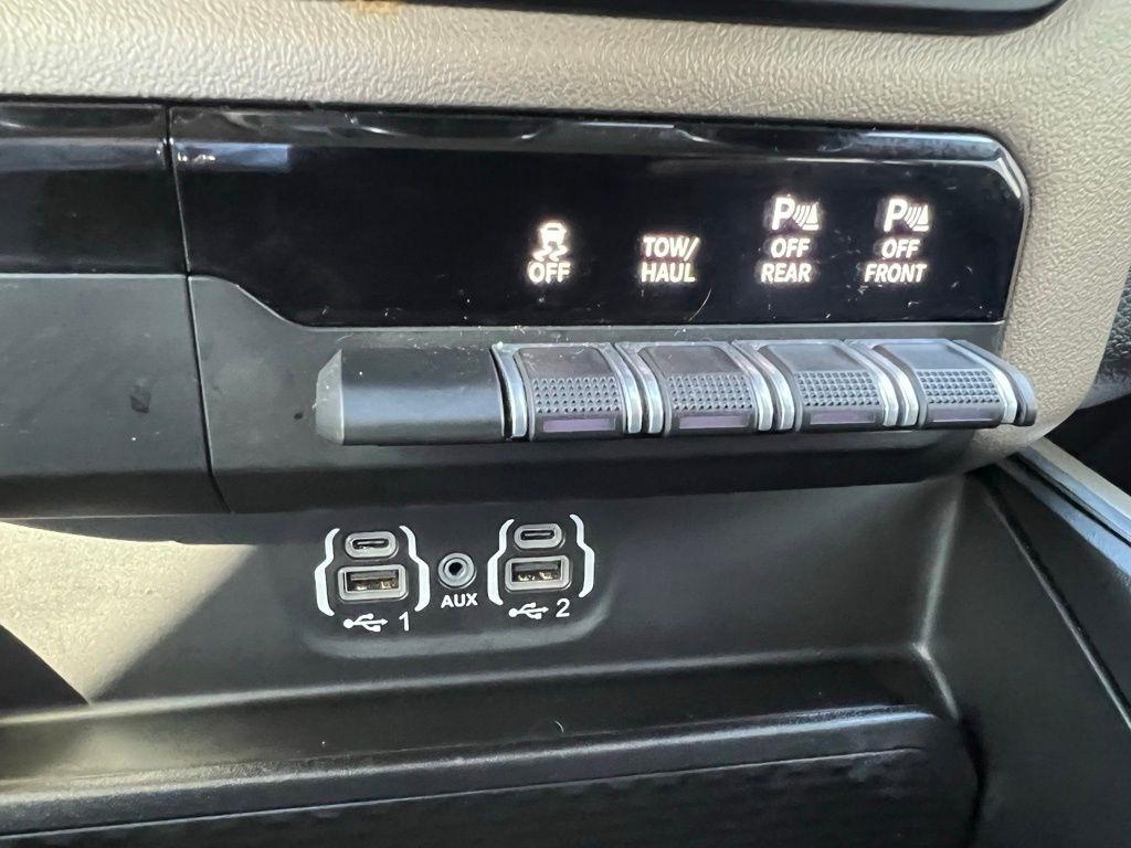 RAM 1500 Laramie Crew Cab SWB 4WD 2022