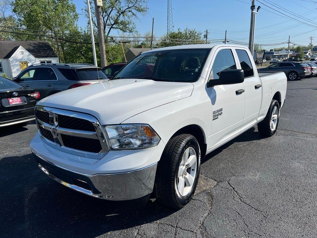 RAM 1500 SLT Quad Cab 4WD 2024