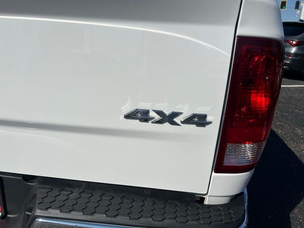 RAM 1500 SLT Quad Cab 4WD 2024