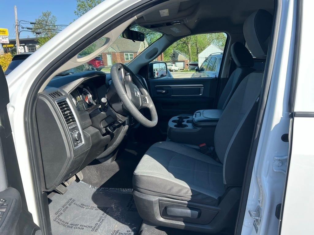 RAM 1500 SLT Quad Cab 4WD 2024