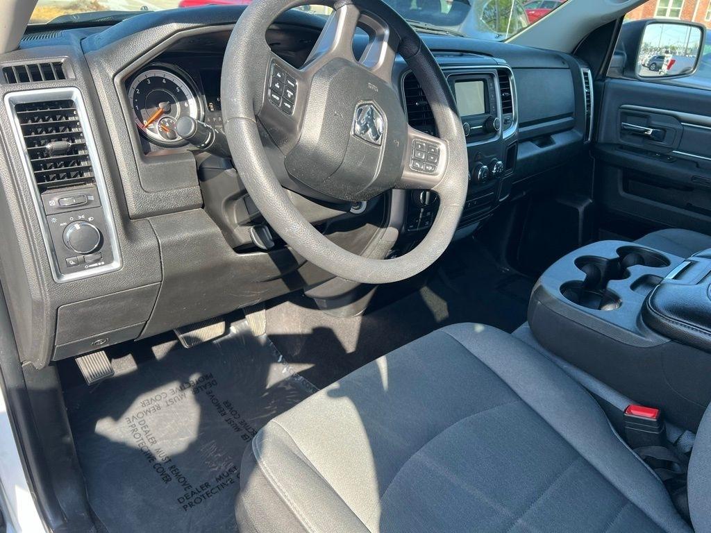 RAM 1500 SLT Quad Cab 4WD 2024