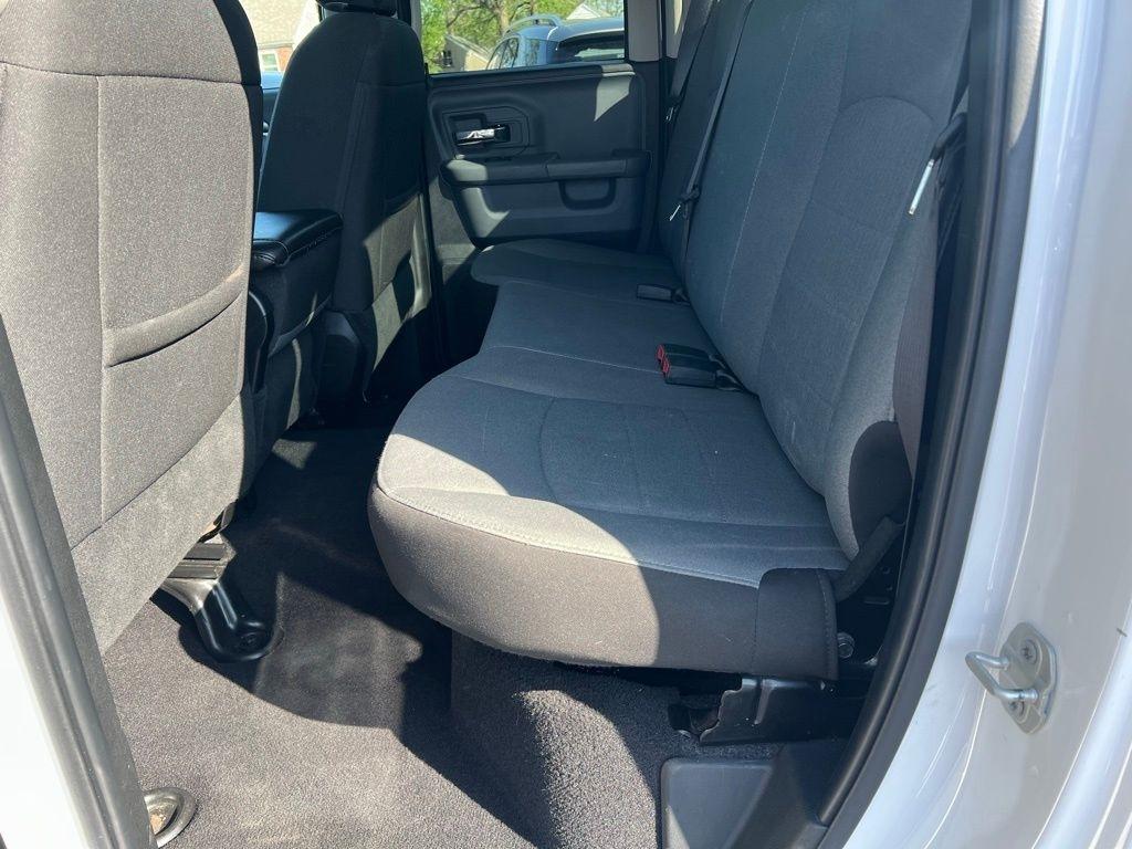 RAM 1500 SLT Quad Cab 4WD 2024