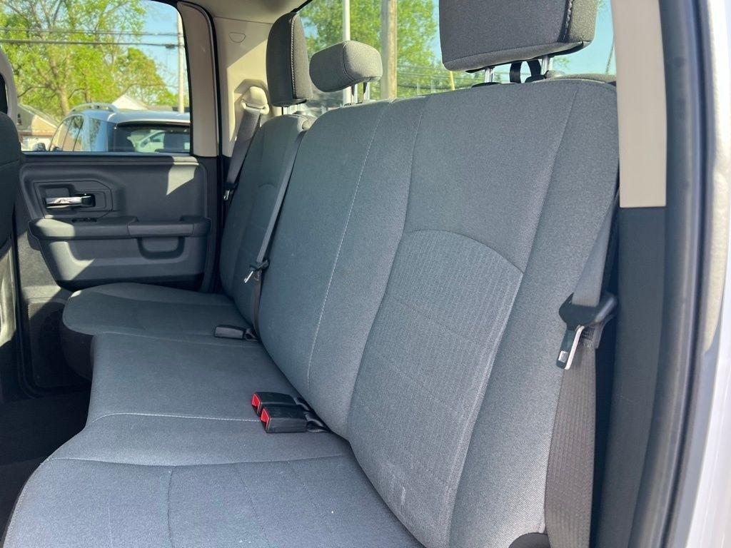 RAM 1500 SLT Quad Cab 4WD 2024