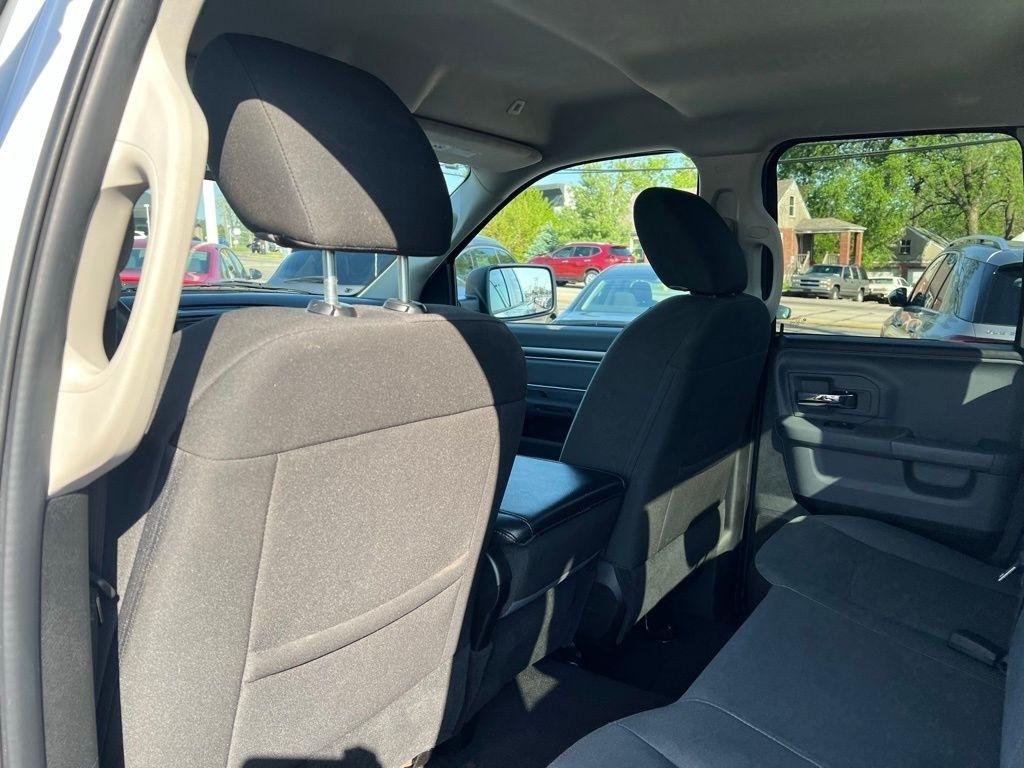 RAM 1500 SLT Quad Cab 4WD 2024