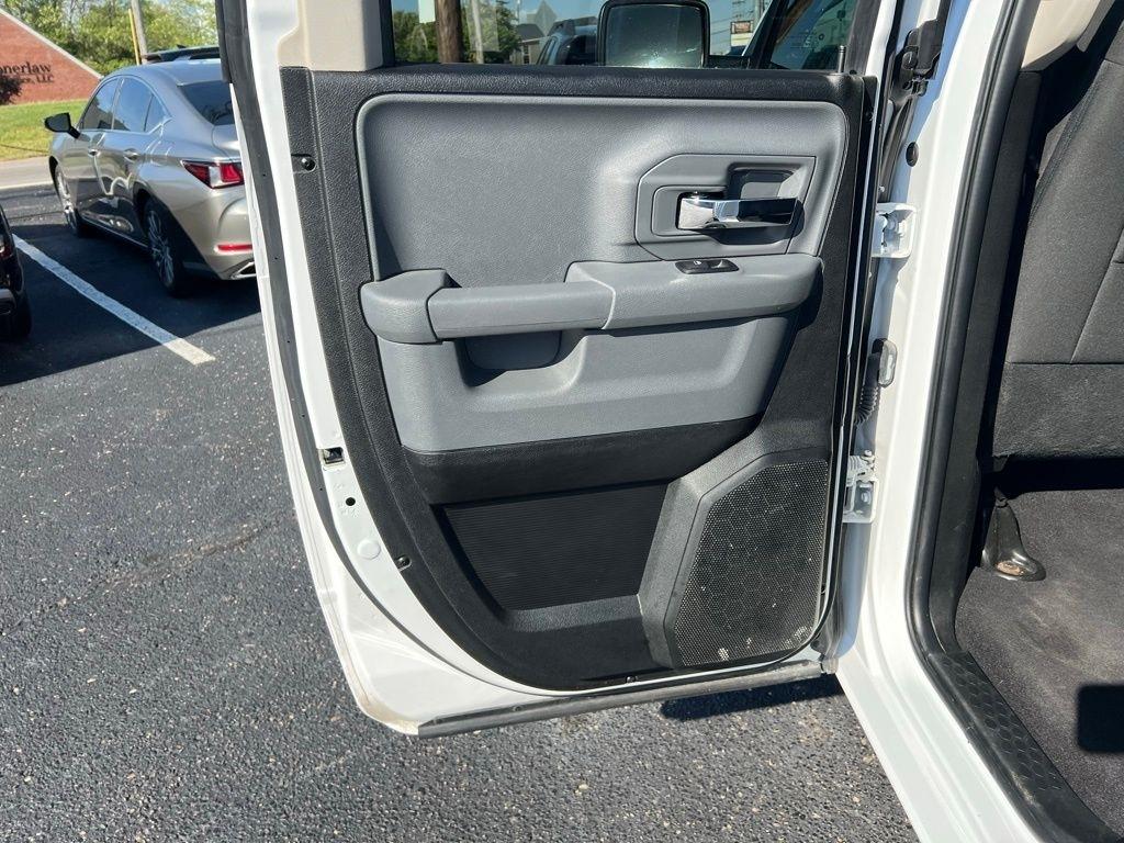 RAM 1500 SLT Quad Cab 4WD 2024