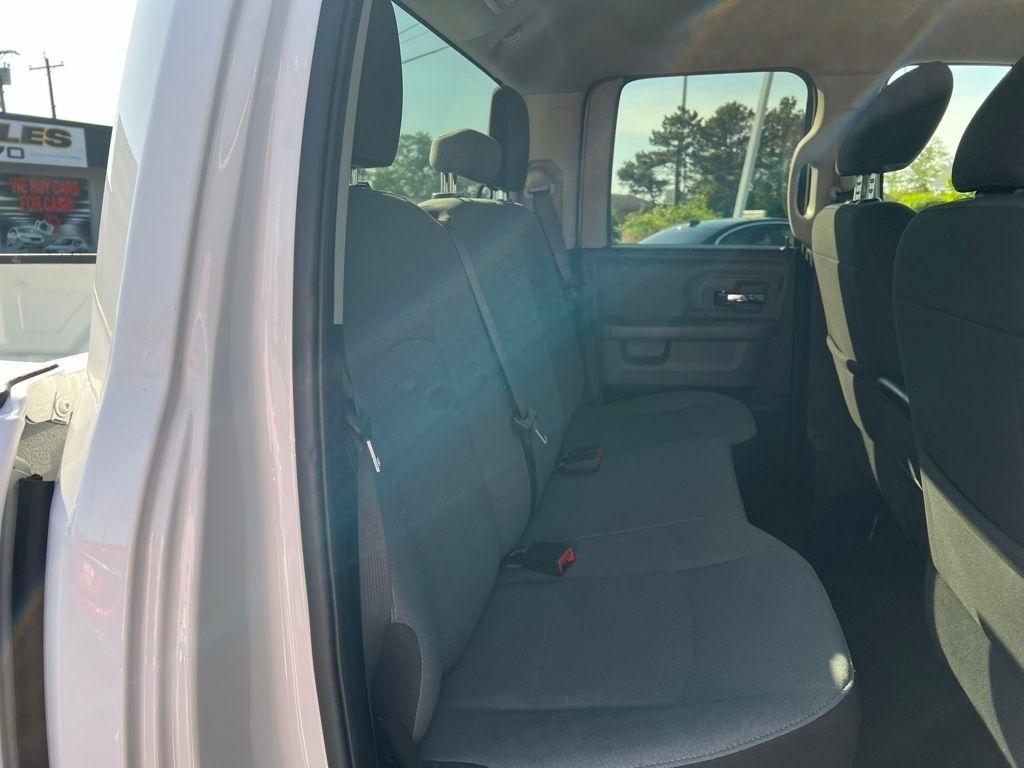 RAM 1500 SLT Quad Cab 4WD 2024