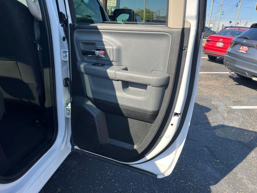 RAM 1500 SLT Quad Cab 4WD 2024