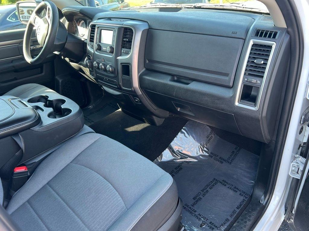 RAM 1500 SLT Quad Cab 4WD 2024