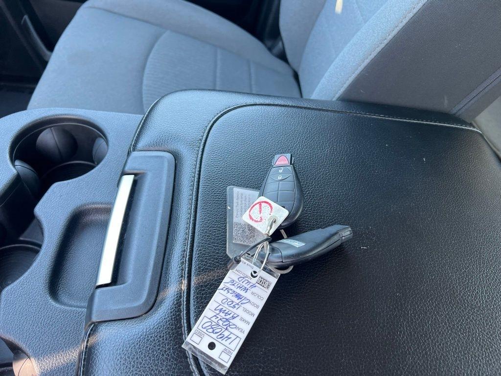 RAM 1500 SLT Quad Cab 4WD 2024