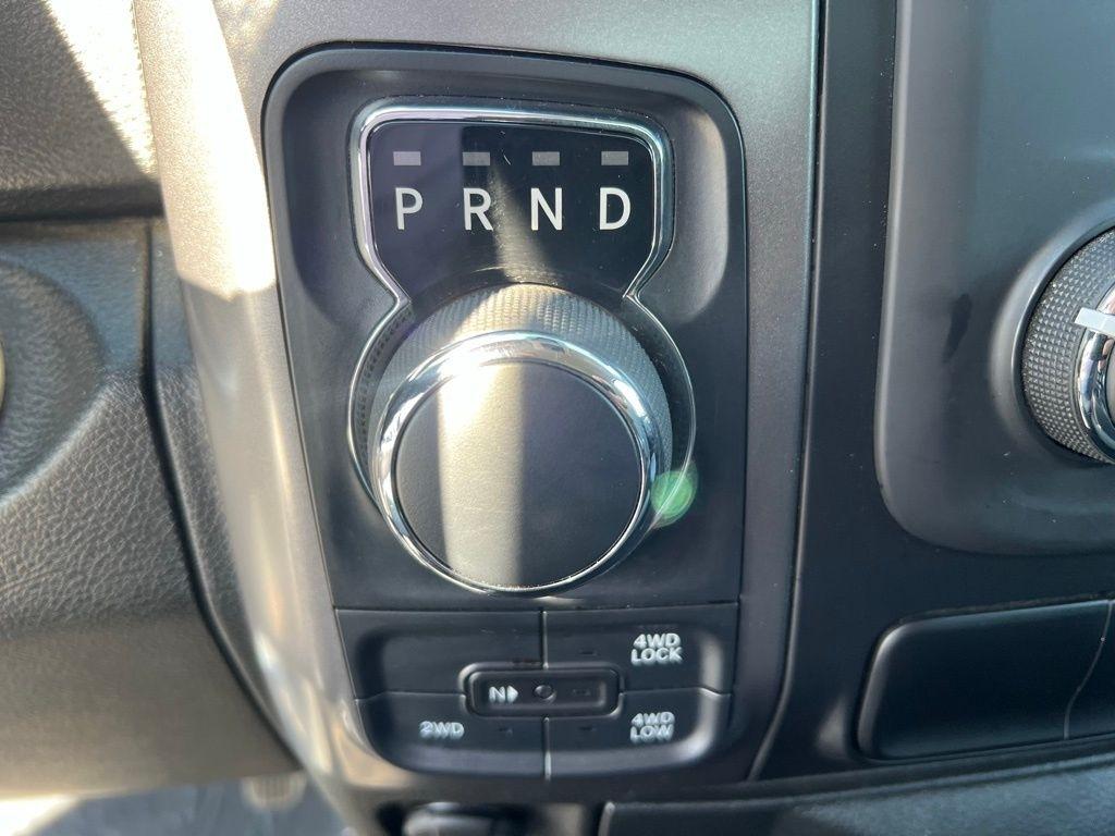 RAM 1500 SLT Quad Cab 4WD 2024