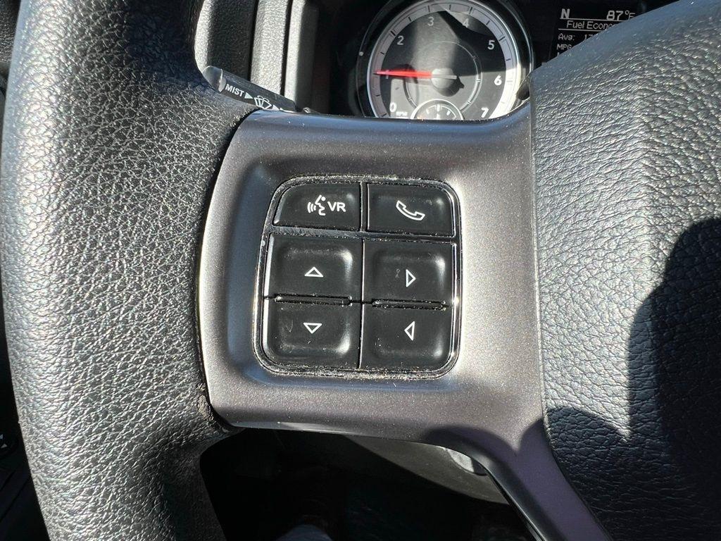 RAM 1500 SLT Quad Cab 4WD 2024