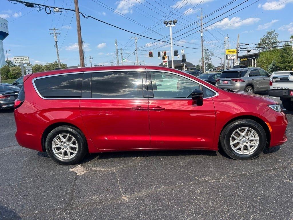 Chrysler Pacifica Select 2025