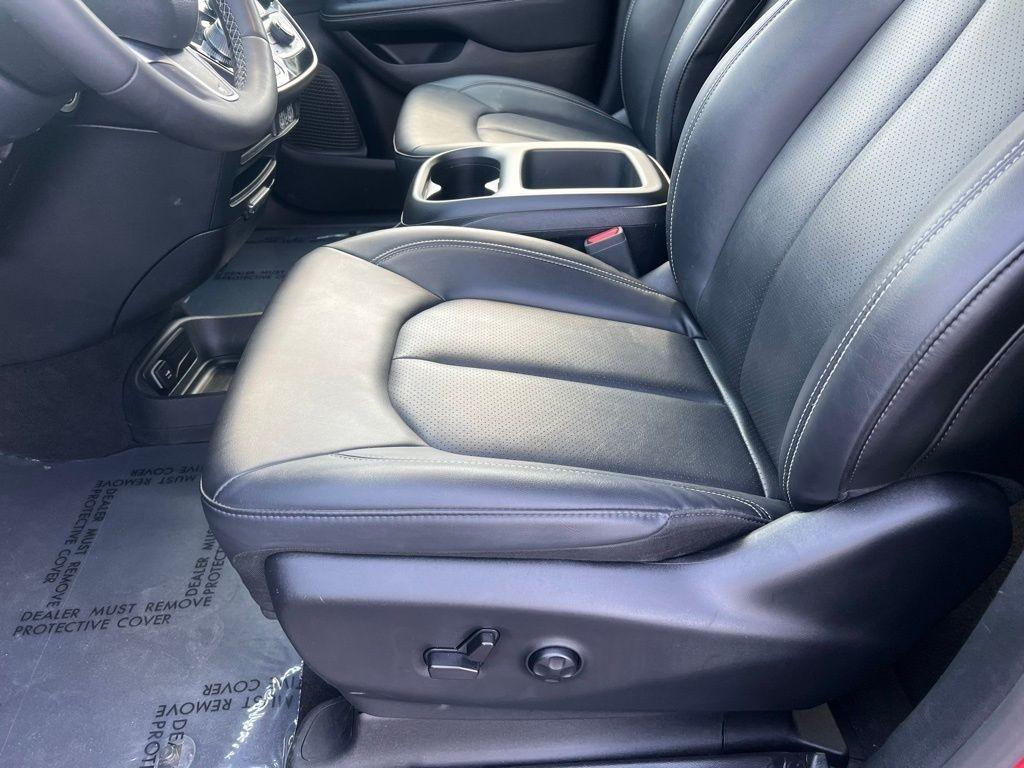 Chrysler Pacifica Select 2025