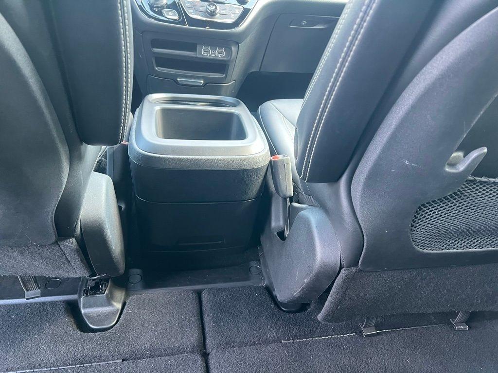 Chrysler Pacifica Select 2025