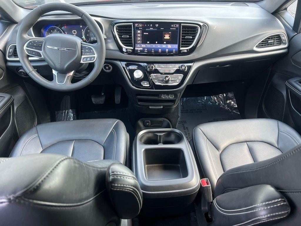 Chrysler Pacifica Select 2025