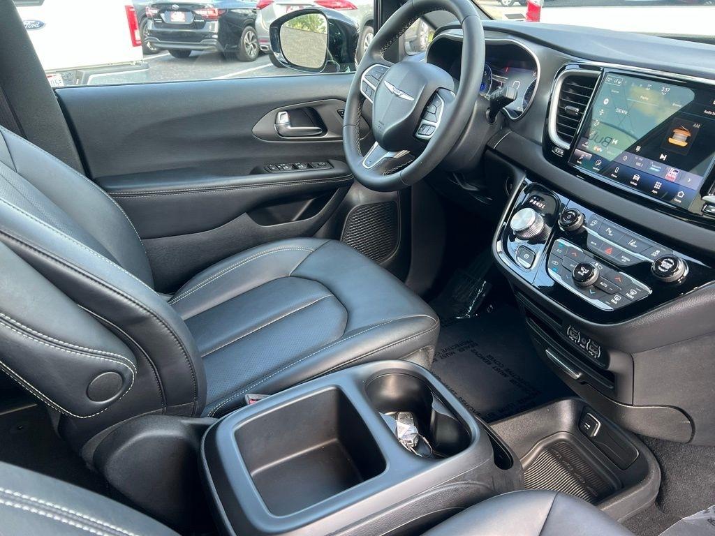 Chrysler Pacifica Select 2025