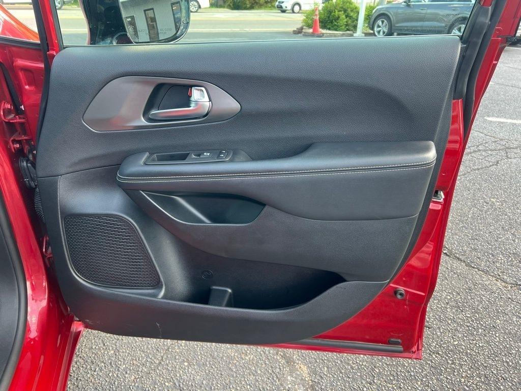 Chrysler Pacifica Select 2025