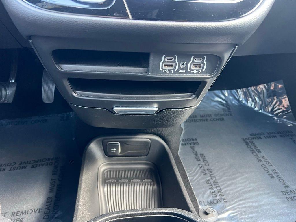 Chrysler Pacifica Select 2025