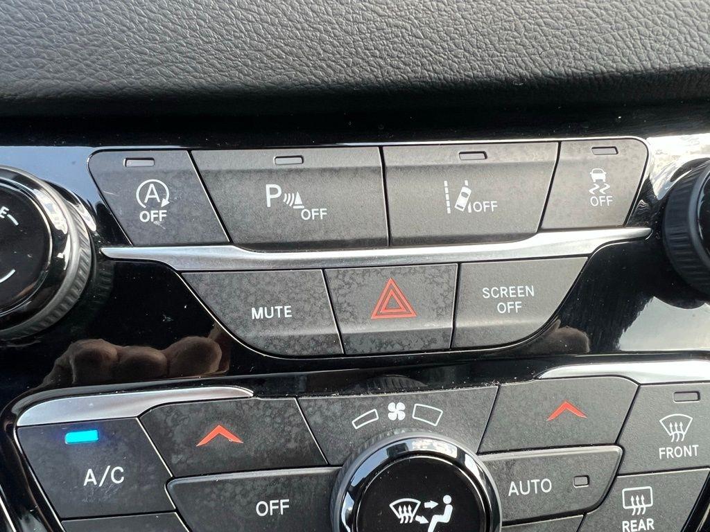 Chrysler Pacifica Select 2025