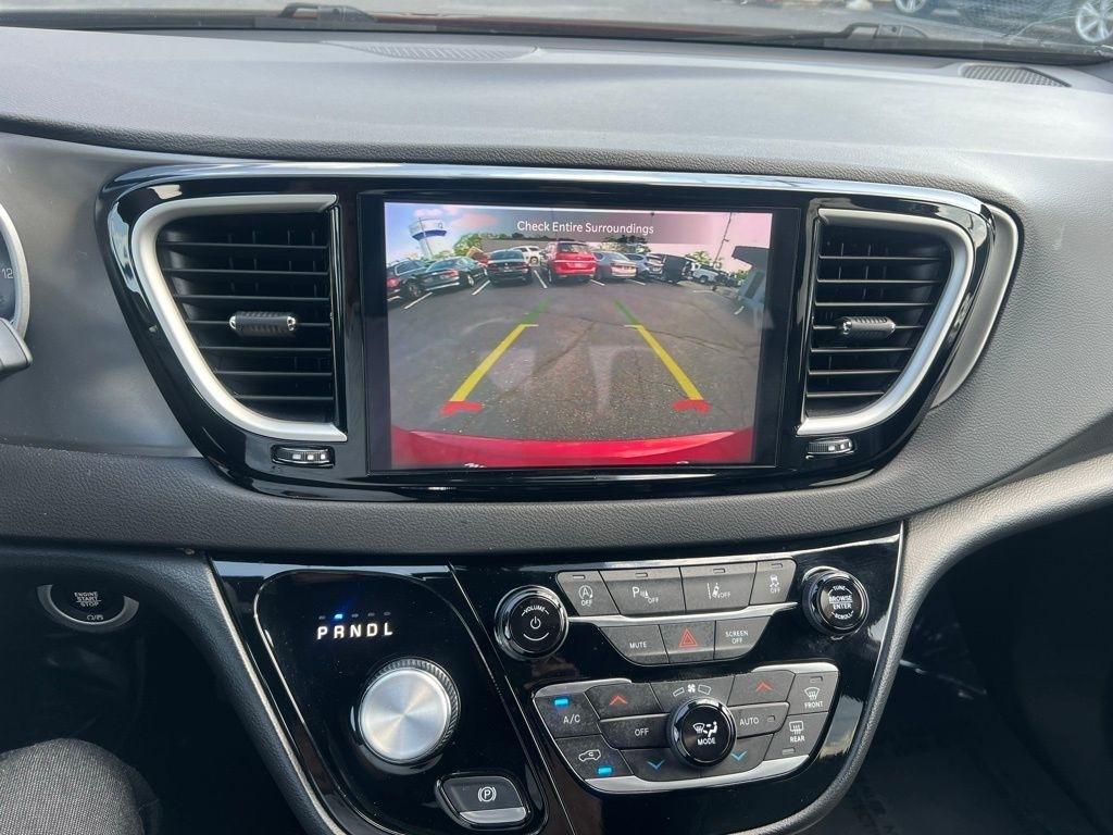 Chrysler Pacifica Select 2025