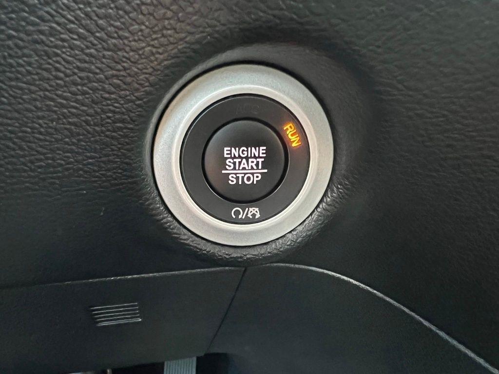 Chrysler Pacifica Select 2025