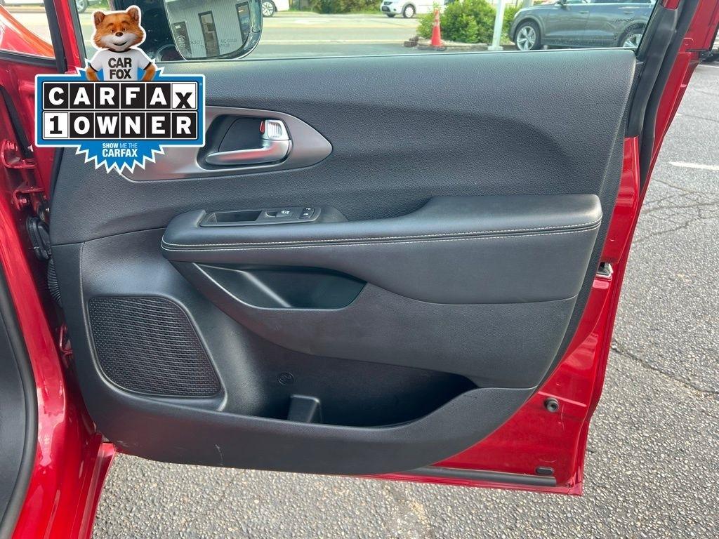 Chrysler Pacifica Select 2025